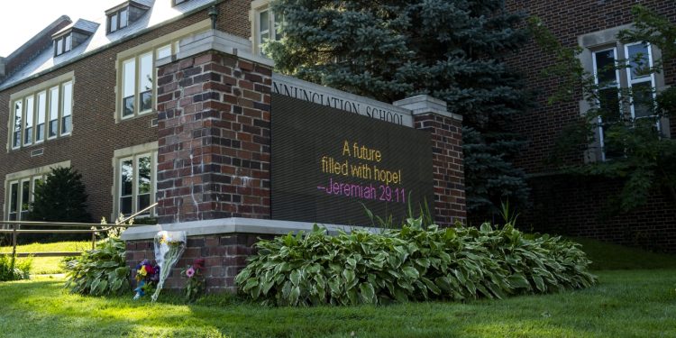 Los niños protegieron a los niños más pequeños durante el tiroteo de la iglesia: NPR