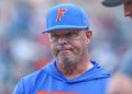 El entrenador de Florida, Kevin O'Sullivan, suspendió sobre la perorata regional