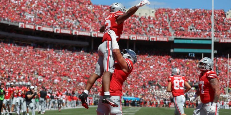 No. 3 Ohio State flexiona la fuerza defensiva, tops No. 1 Texas