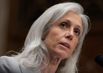 Los altos funcionarios de los CDC renuncian después de que el director sea expulsado