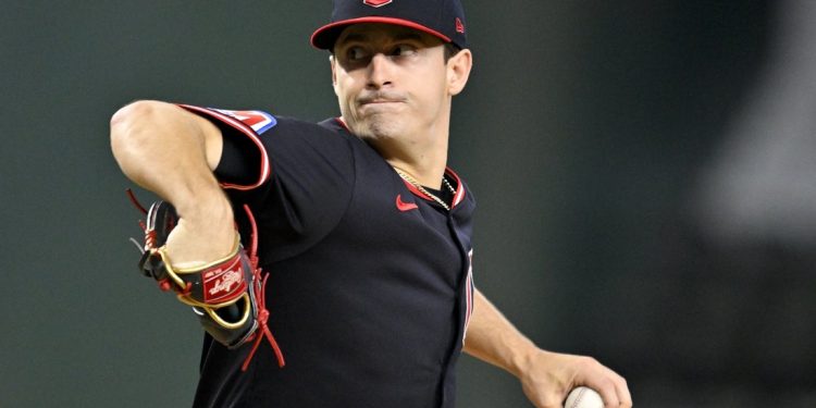 Con el objetivo de ponerse al día con la tarjeta salvaje, los guardianes ingresan a la serie clave contra M's