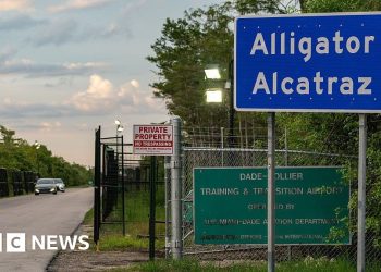 Life Inside Notorious 'Alligator Alcatraz' en sus últimos días