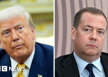 Trump mueve submarinos nucleares después de los comentarios de ex presidente ruso