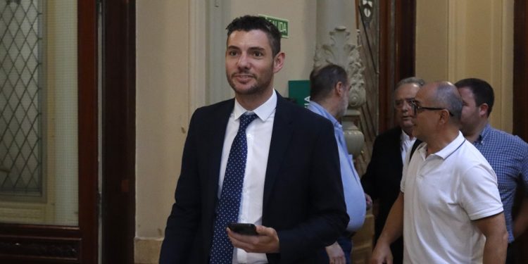 Arabia se atornilla a la vicepresidencia del pro desespués de decir que el Partido no existe más