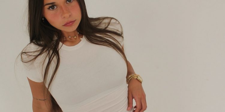 Sophie Rain Demuestra Que Gana 83 Millones en SOLOFANS: «VOY A POR LOS 100 & quot;