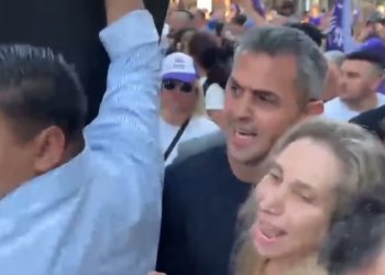 Ahora karina y menem se escaparon de un acto en corrientes mientras iñaki patoteó a los periodistas