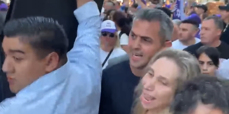 Ahora karina y menem se escaparon de un acto en corrientes mientras iñaki patoteó a los periodistas