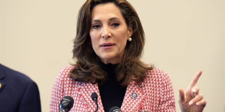 María Elvira Salazar responde un Cabello Tras Vincularla Con El Narcotraffico: «Da Risa y Vergüenza Ajena»