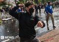 Los manifestantes de Indonesia se enfrentan con la policía después de la muerte del taxista