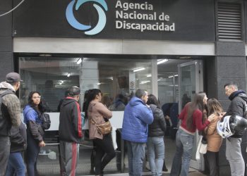 Largas Filas de Ajustados Frente a la Andis: «Yo Nací Con este, Mi Discapacidad no Cambia» | El Recorte de Pensiones, La Contracara de Las Coimas