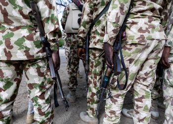 Nigeria dice que mató a 35 combatientes en ataques aéreos cerca de la frontera con Camerún | Noticias de conflicto