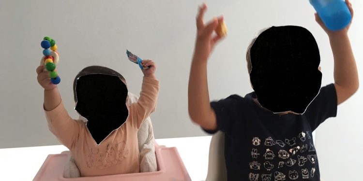 Padres separados en Japón – Político