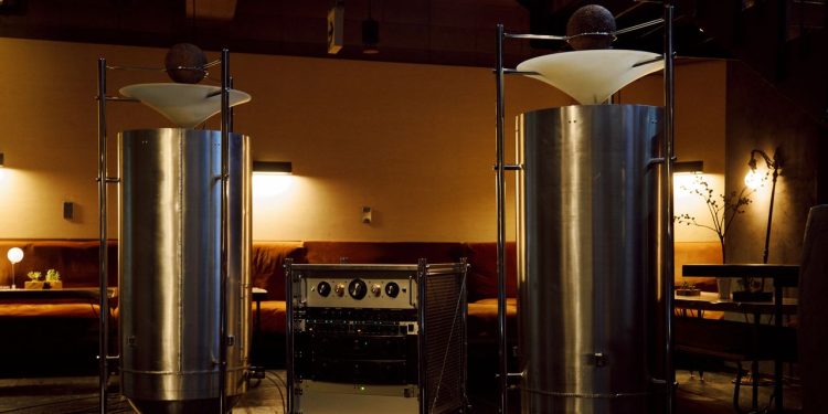 Estos altavoces de alta fidel están hechos de tanques de combustible de cohetes