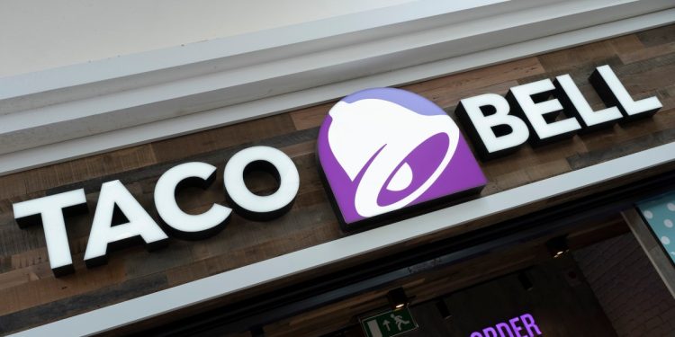 Taco Bell está teniendo dudas sobre confiar en la IA en el camino