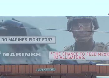 Billboard del Cuerpo de Marines desfigurado por el grupo pro-ilegal