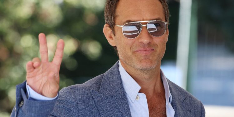 Jude Law revela parte 'positiva' de retratar a Putin en el mago del Kremlin