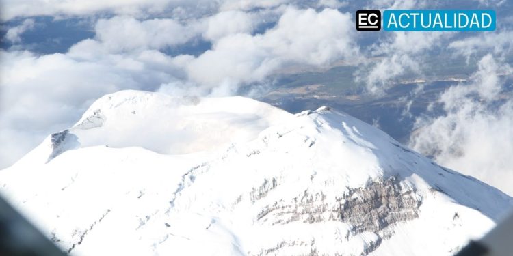 SOBREVUELO SOBRE EL VOLCÁN COTOPAXI REVELA SU ESTADO TRAS SISMO DEL 16 DE AGOSTO