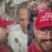Hombre expulsado del partido de fútbol sobre Maga Hat