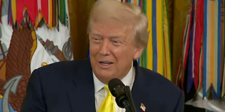 Trump ordena a los bancos que dejen de discriminar a los conservadores