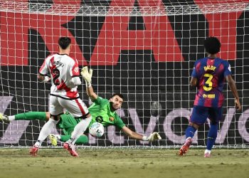 Joan García Salva al Barça