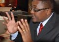 Envenenado y encadenado a una cama de hospital de Zimbabwe: el Dr. Walter Mzembi está luchando por su vida