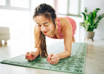 Ejercicios AB amigables con el cuello que no se toparán con la columna vertebral