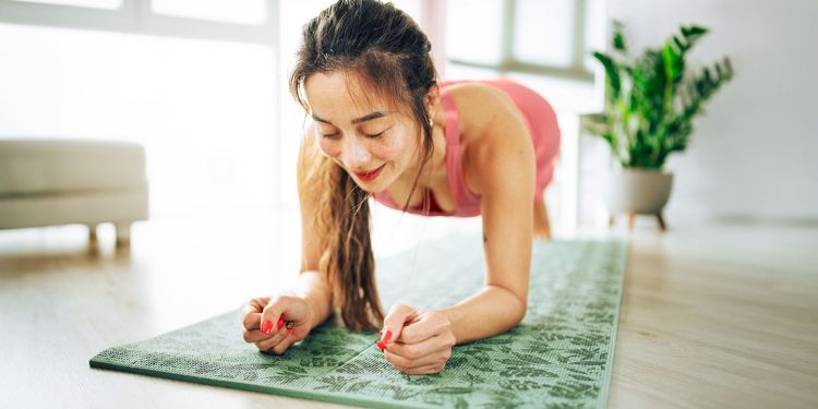 Ejercicios AB amigables con el cuello que no se toparán con la columna vertebral