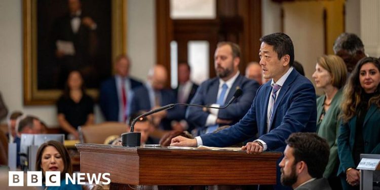 Texas House vota para aprobar mapas de redistribución de distritos republicanos