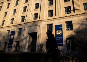 La Transiciónica de Trump Firma Un Acuerdo Con El Departamento de Justicia que Allana El Camino para que el FBI comprue los Antecedentes de los Elegidos por Trump