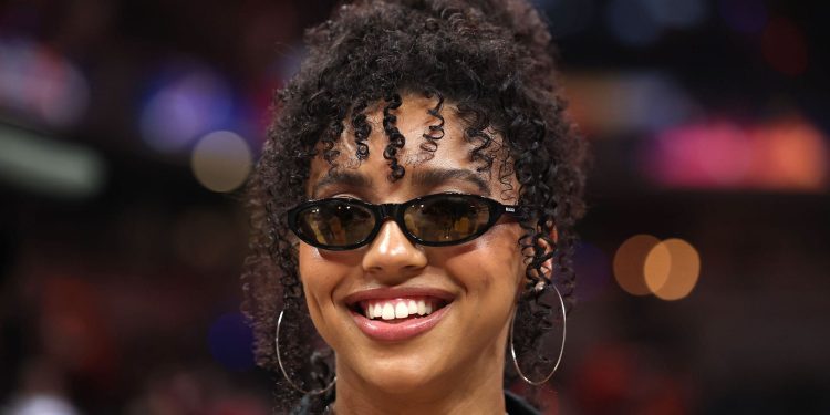 Los fanáticos de la universidad se encuentran en un frenesí, ya que la UConn de Azzi Fudd revela un horario de no conferencia