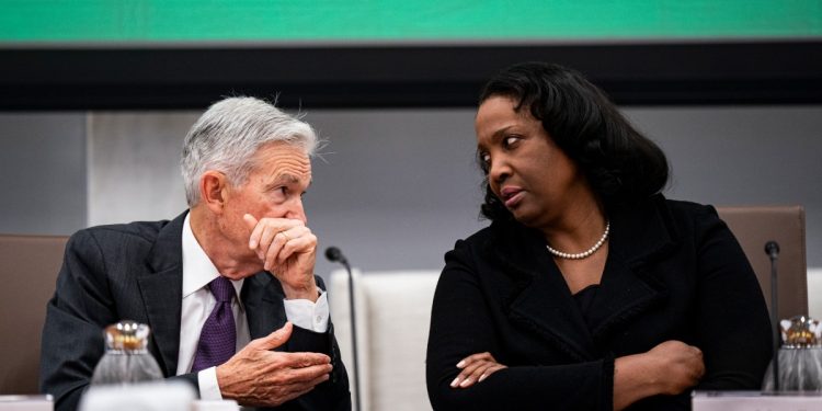 El intento de despido de Trump a la gobernadora de la Fed, Lisa Cook, explicó brevemente