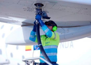 Importaciones europeas de récord asiático de combustible para aviones de avión durante la temporada máxima de verano