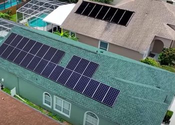 Trump aumenta las facturas de servicios públicos y mata empleos al poner fin al programa solar para los estadounidenses de clase trabajadora