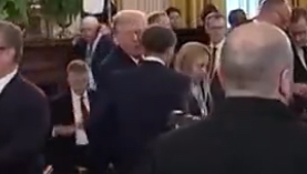 Hot Mic atrapa a Trump diciéndole al presidente francés Emmanuel Macron «Creo que él (Putin) quiere hacer un acuerdo» antes de la reunión multilateral | El experto de la puerta de entrada