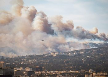 Infame 'Erin Brockovich' Toxin Air contaminado durante meses después de que LA dispare