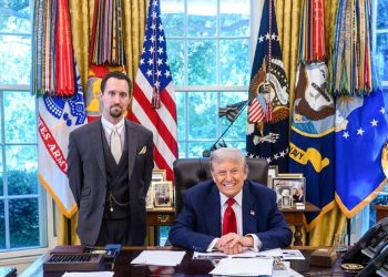 Una cuenta que usa el mismo nombre que la elección de BLS de Trump publicó teorías de conspiración con colocado rojo