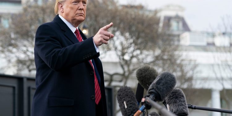 Trump dice que demandará por la redistribución de distritos de California y el Senado de los Estados Unidos 'resbalones azules'