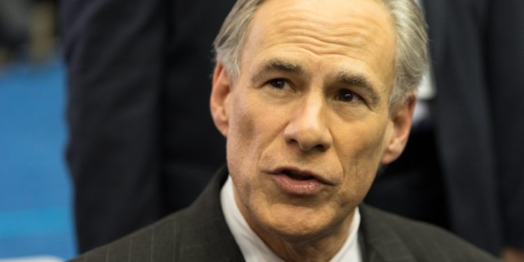 Greg Abbott se enfrentará a Beto O'Rourke en la carrera de gobernador de Texas después de las victorias primarias