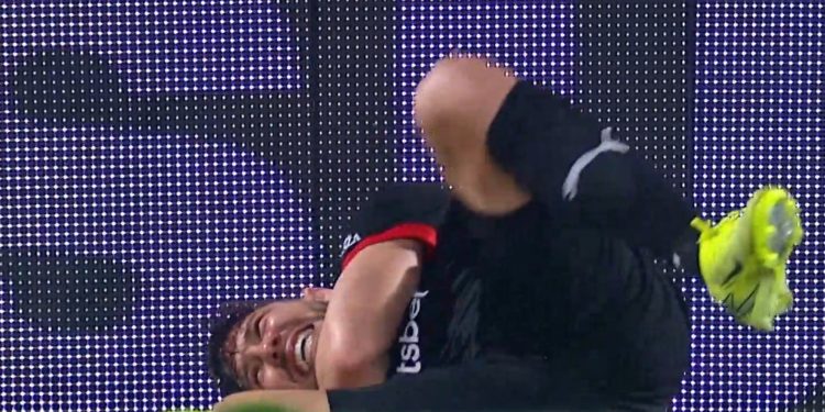 Video: A Loyola Lo Tiraron Contra Un Cartel y Debio Dejar la Canga :: Olé