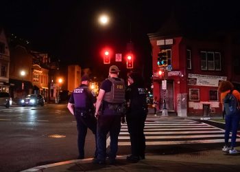 Miembros de la Guardia Nacional y agentes federales desplegados alrededor de DC