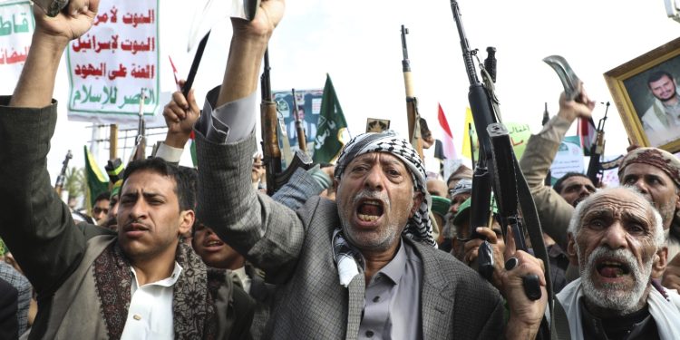 El ataque aéreo israelí mata al primer ministro rebelde huthí en Yemen: NPR