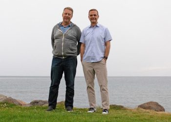 Hermanos, consultores rivales no dejan dividir la diferencia de la fiesta