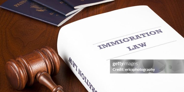 Las tarifas de inmigración de EE. UU. Están aumentando: esto es lo que pagará