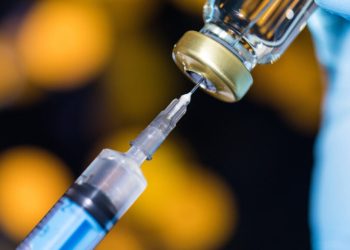 La vacuna experimental de cáncer 'en el estante' ya está prolongando vidas, sugiere el estudio