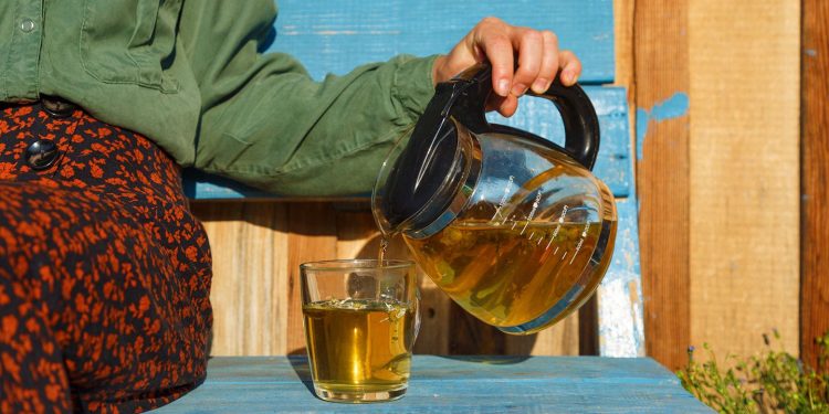 Qué beber con Crohn vs. Qué no beber