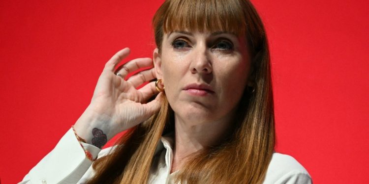 El Diputado PM del Reino Unido admite impuestos subterráneos como oposición busca su despido | Noticias de la política