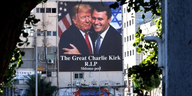 Los grupos de extrema derecha son críticos en línea de Doxx después de la muerte de Charlie Kirk | Libertad de las noticias de la prensa