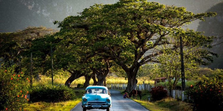 ¿Por qué hacemos amigos tan rápidos de vacaciones?