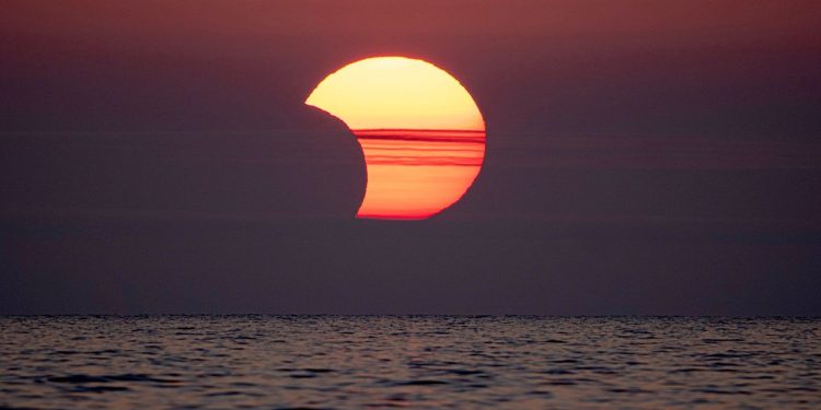 El último eclipse solar de 2025 será visible desde esta nación isleña