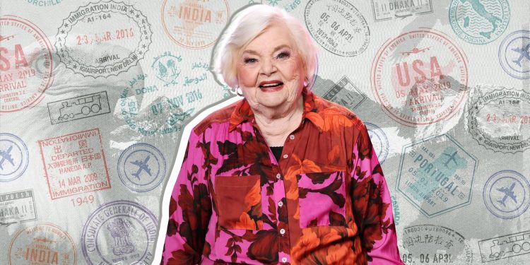 June Squibb 'Smoked Like Crazy' su primera vez en primera clase